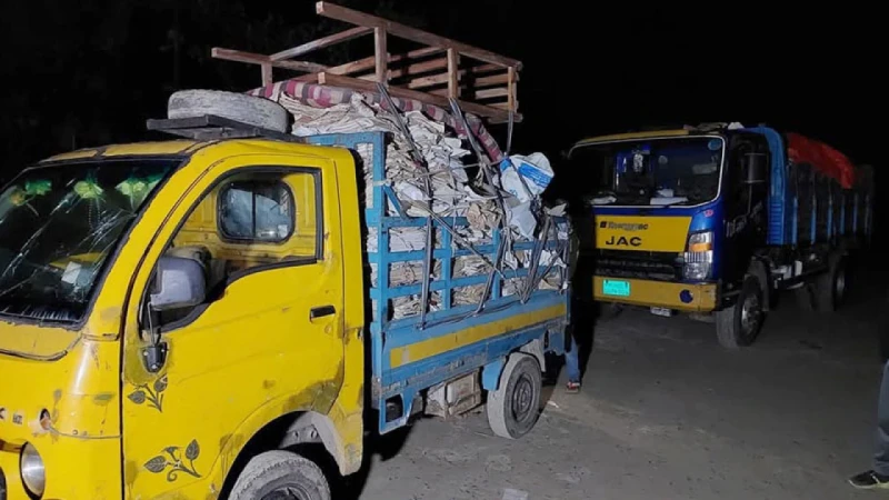 জনতার হাতে আটক দুই ট্রাক নথির বিষয়ে যা জানা গেল