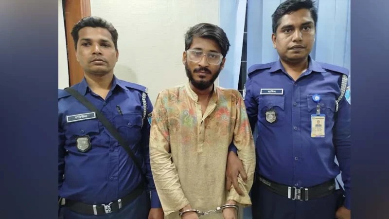 নারীদের হেনস্থাকারী যুবক সাভারে গ্রেপ্তার